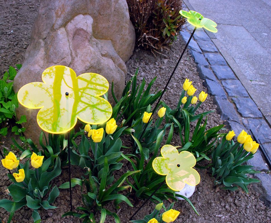 Sonnenfänger Lichtzauber - Blume midi 6 cm inkl. 25 cm Stab gelb-/bilder/big/LZ_Vorgarten_Tulpen_gelb.jpg