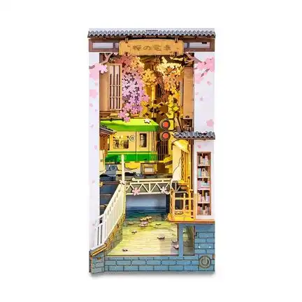 11111Robotime - DIY - Sakura Densya (DIY Bücherecken-Diorama 19 x 10 x 24 cm) Bücherecken-Diorama (Holzbausatz)