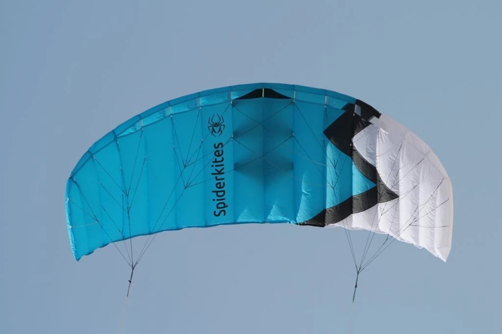 Spiderkites Wasabi 2.4  Zweileiner-Lenkdrachen (Lenkmatte/Parafoil/2-Leiner) rtf (flugfertig) 240 cm x 77 cm blau/weiß