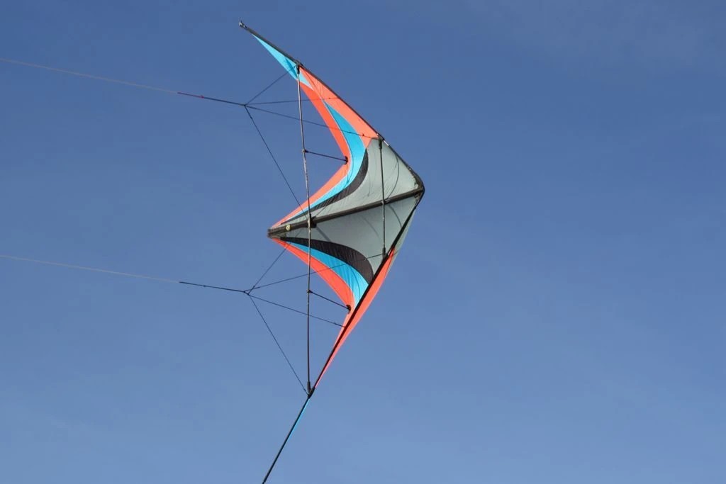 Spiderkites Tomboy - Zweileiner-Lenkdrachen/Stabdrachen (2-Leiner) rtf (flugfertig) 195 cm x 90 cm 6 mm CFK/GFK-Hybrid-Gestänge grau/schwarz/orange/blau