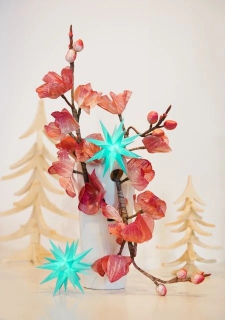 Herrnhuter Stern A1e Ø 13 cm Kunststoffstern inkl. LED - flieder - Sonderedition 2024 Wunderschöner und sehr hochwertiger Weihnachtsstern für Innen und Außen - das Original mit 25 Zacken