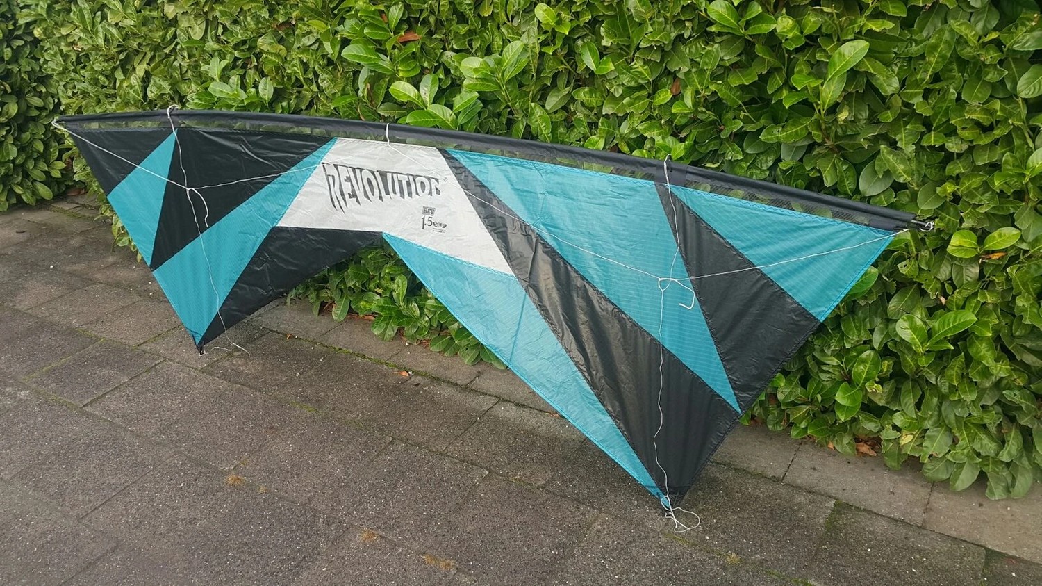 Revolution 1.5 SUL Vierleiner-Lenkdrachen/Stabdrachen KITE ONLY - 232 cm x 75 cm aqua/schwarz