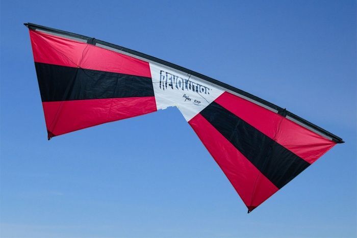 Revolution REFLEX EXP Vierleiner-Lenkdrachen/Stabdrachen (4-Leiner) KITE ONLY - 236 cm x 79 cm rot/schwarz/rot