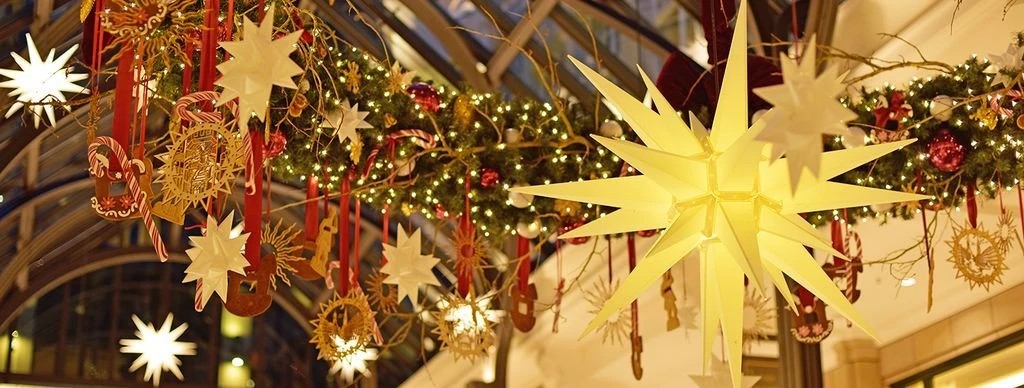 Herrnhuter Stern A7 Ø 68 cm Kunststoffstern - weiß-/bilder/big/Elliot-Herrnhuter%20Stern-Girlande.jpg