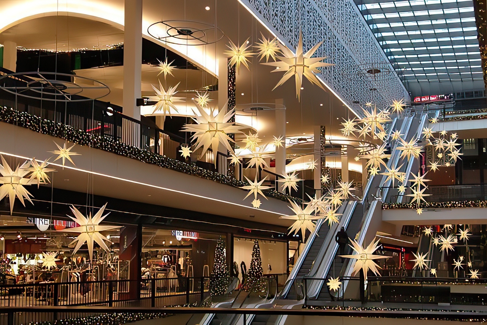 Herrnhuter Stern A7 Ø 68 cm Kunststoffstern - weiß-/bilder/big/Elliot-Herrnhuter%20Sterne-Mood-2.jpg