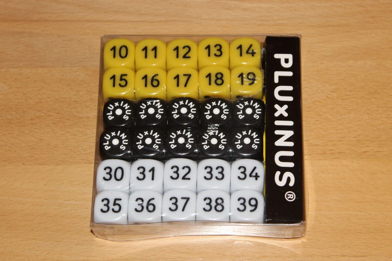 PLUxINUS - das Würfel- und Rechenspiel-/bilder/big/bild_pluxinus-gelb-schwarz-weiß.jpg