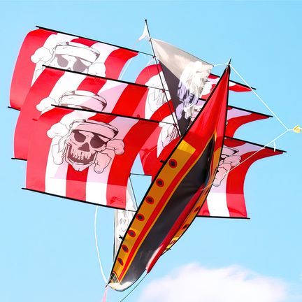 11111X-Kites - 3D-Einleiner-Drachen/Kinderdrachen (1-Leiner) rtf (flugfertig) Piratenschiff 90 cm x 70 cm Polyestertuch mit Druck Gfk-Gestänge rot/weiß/schwarz