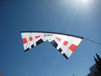 Revolution 1.5 John Barresi-Serie Mid-Vented Vierleiner-Lenkdrachen/Stabdrachen (4-Leiner), KITE ONLY - 232 cm x 79 cm, weiß/rot/schwarz
