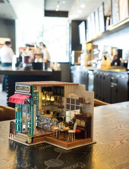 11111Robotime - DIY Miniaturhaus - Simon*s Coffee (DIY House - 22.6 x 19.4 x 19 cm) Simon*s Cafe (Holzbausatz)