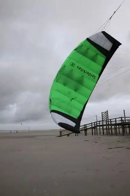 Spiderkites Skipper 1.8  Vierleiner-Lenkdrachen (Lenkmatte/Parafoil/Trainerkite/4-Leiner) rtf (flugfertig) 240 cm x 88 cm grün