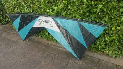 Revolution 1.5 SUL Vierleiner-Lenkdrachen/Stabdrachen KITE ONLY - 232 cm x 75 cm aqua/schwarz